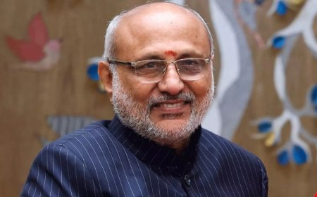 సీపీ రాధాకృష్ణ ఉపరాష్ట్రపతిగా ప్రమాణ స్వీకారం