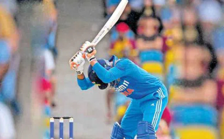 తొలి వన్డేలో భారత్ పరాజయం.. కంగారూల దూకుడు మ్యాచ్‌ను చేజిక్కించుకుంది!