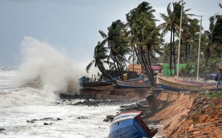 తుఫాన్ దెబ్బకు విశాఖలో వర్ష బీభత్సం – పలు జిల్లాల్లో భారీ వర్షాలు | Fourth Line News