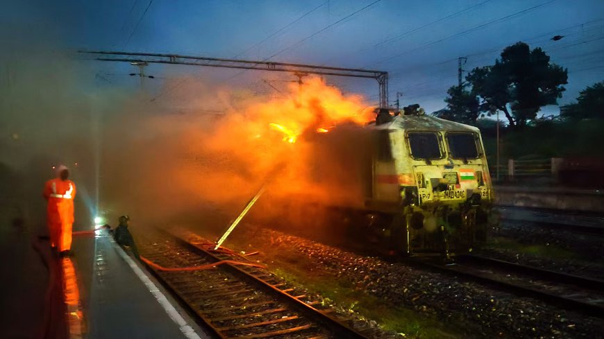 గరీబ్ రథ్ ఎక్స్‌ప్రెస్‌లో మంటలు – సిబ్బంది సకాలంలో స్పందించడంతో ప్రాణాపాయం తప్పింది