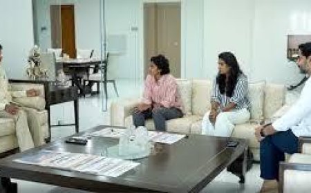 ప్రపంచకప్ విజేత శ్రీచరణి సీఎం చంద్రబాబు కలసి ఘన స్వాగతం పొందారు