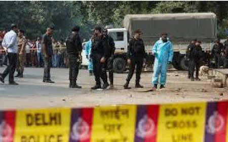 ఎర్రకోట కారు పేలుడు: 8 మంది మృతి, అంతర్జాతీయ దిగ్భ్రాంతి