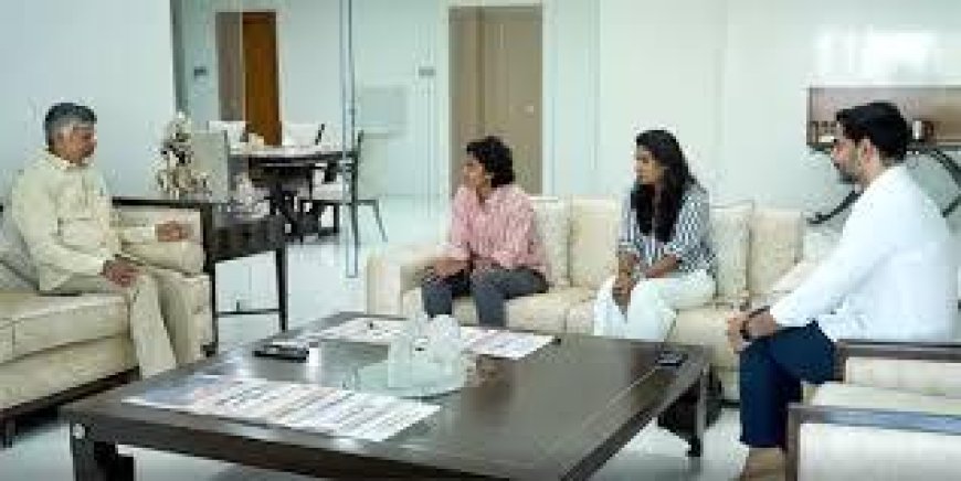 ప్రపంచకప్ విజేత శ్రీచరణి సీఎం చంద్రబాబు కలసి ఘన స్వాగతం పొందారు