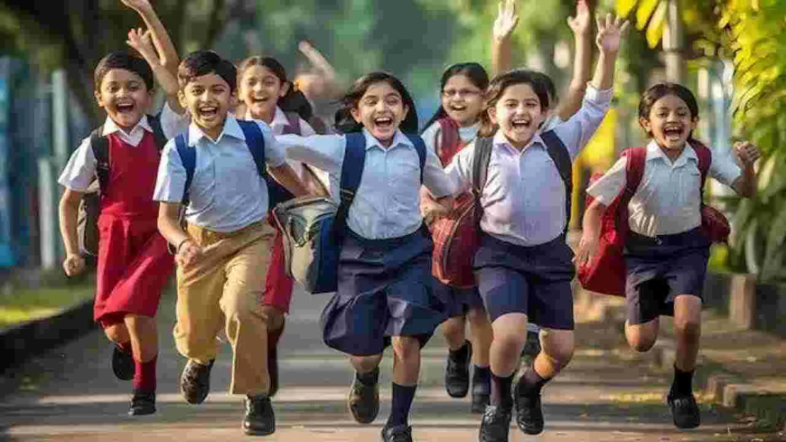 టెన్త్ విద్యార్థులకు సర్కార్ సంతోషవార్త: అన్ని సబ్జెక్టుల స్టడీ మెటీరియల్ పంపిణీ