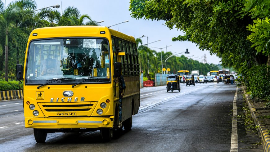 ఖమ్మంలో ఫిట్నెస్ లేకుండా స్కూల్ బస్సులా..?
